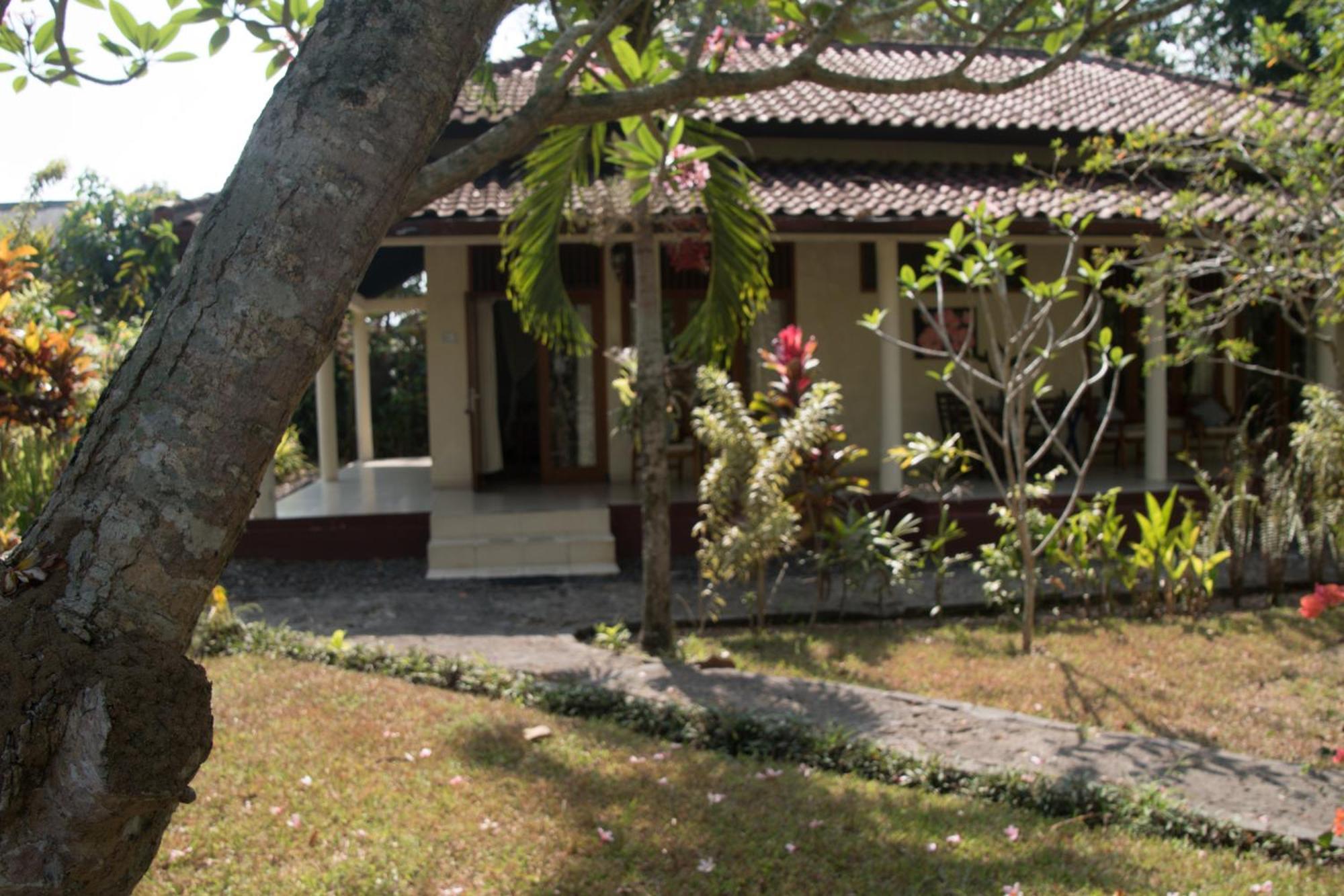 Kalibaru Guesthouse Rumah Senang מראה חיצוני תמונה